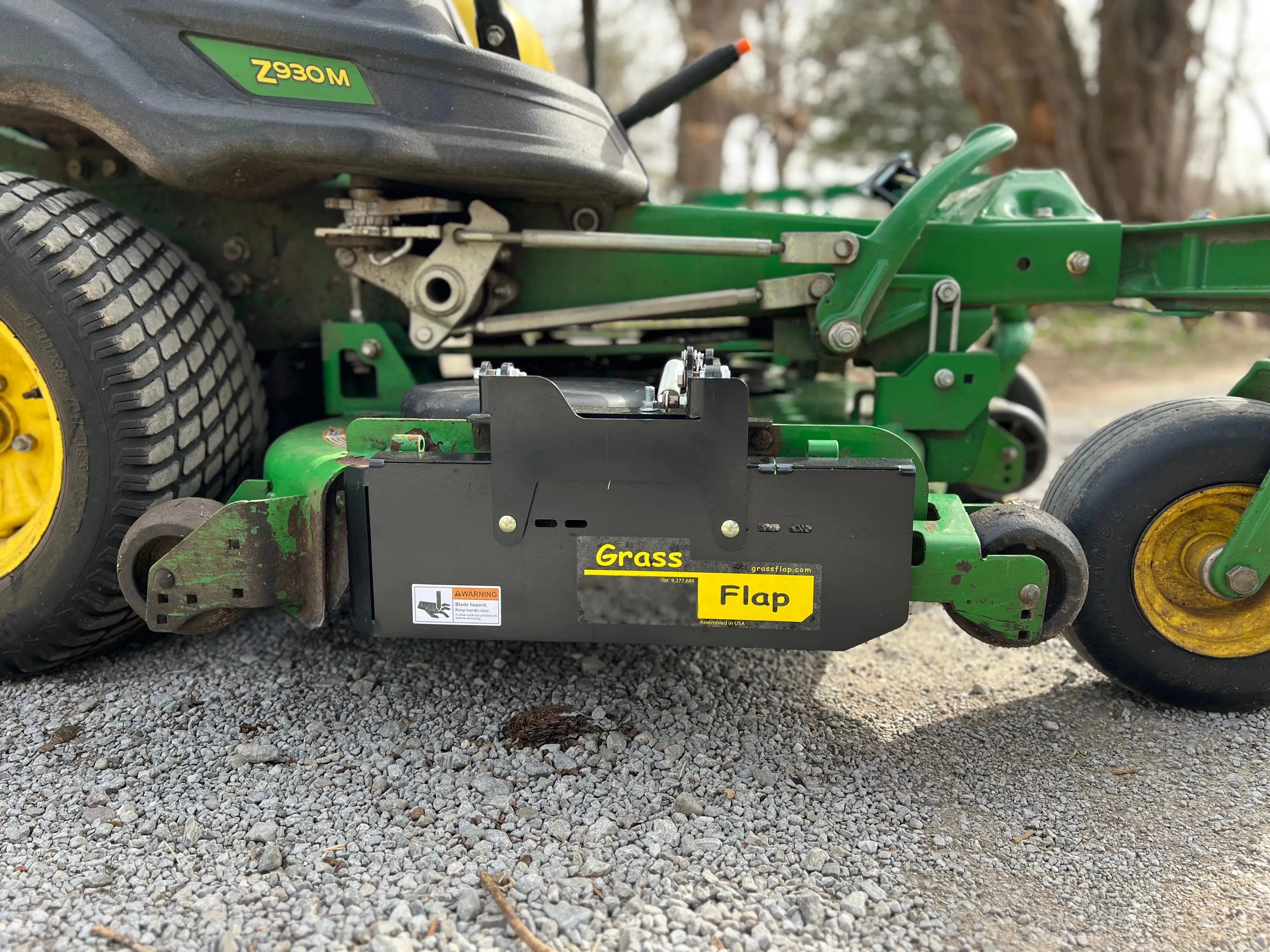 44JM70-5-A2 GrassFlap™ brand chute blocker Direct Bolt with Steel Blocker Plate and SE Pedal Includes John Deere No-Drill Mount for 7-iron Deck