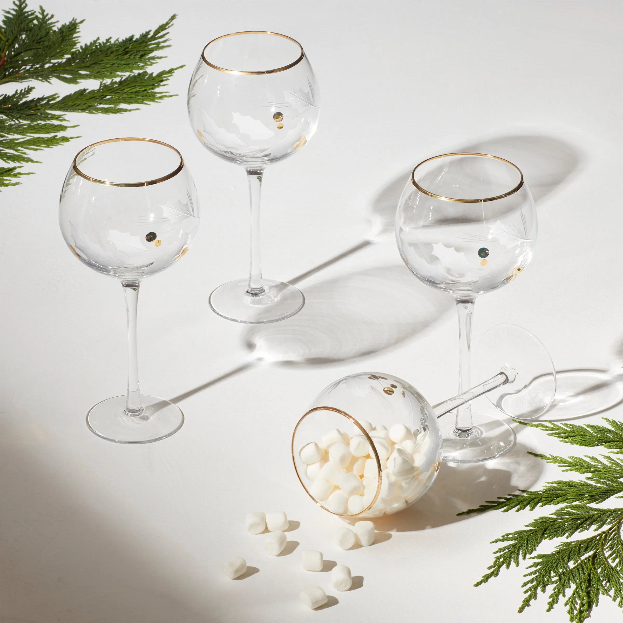 Holiday Gold 4-Piece Balloon Glass Set