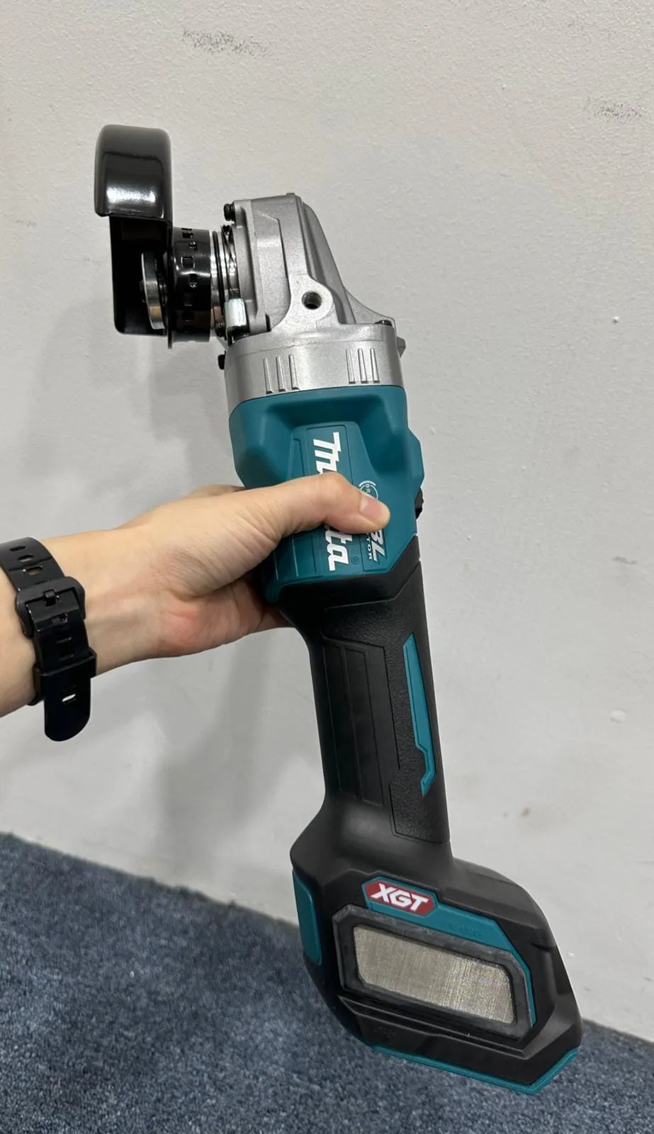 Makita 4" 40V Cordless Slide Switch Brushless Angle Grinder  GA021GD201 Come With 2.5Ah battery and Charger | Model : M-GA021GD201