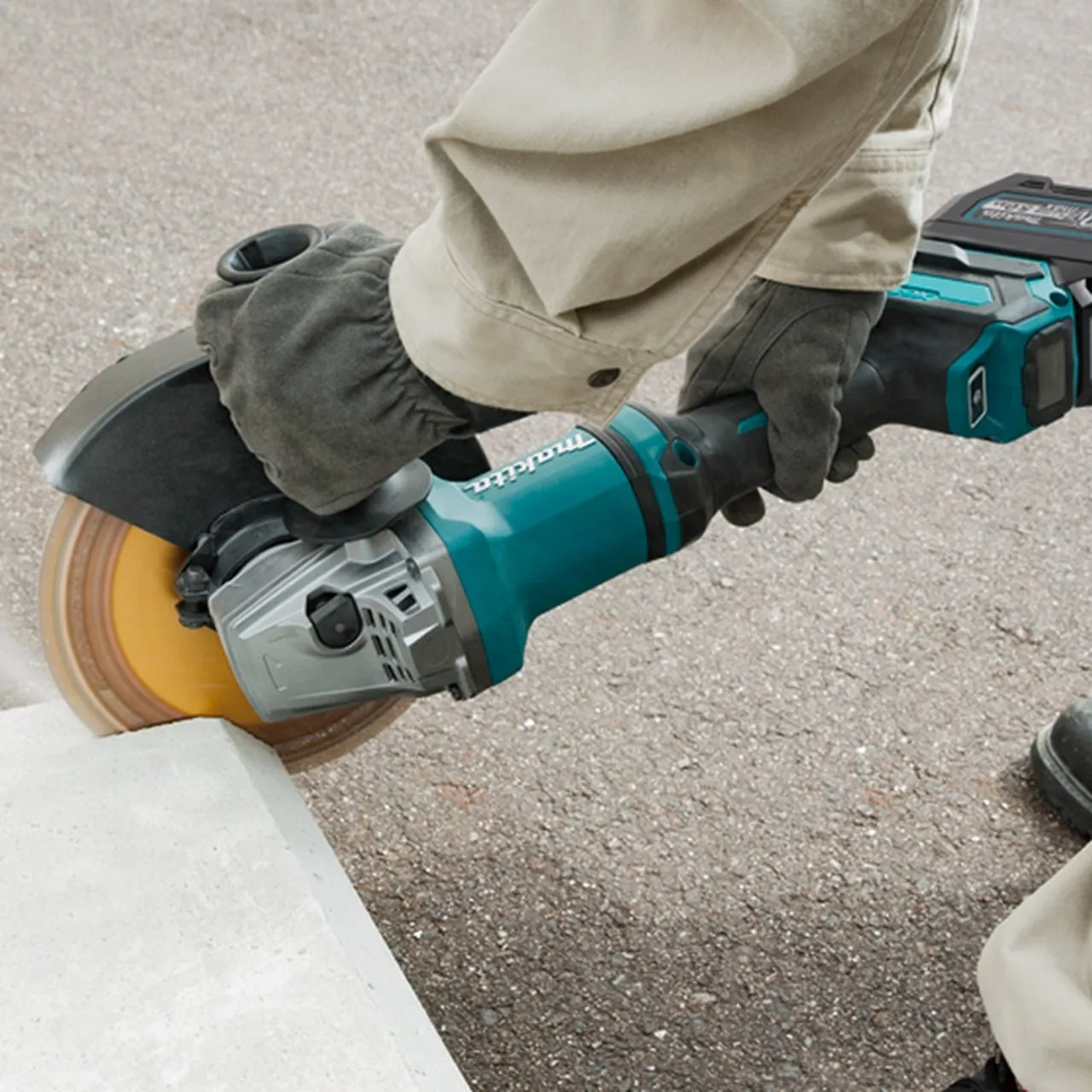 Makita GA038GZ  -  40V MAX XGT Li-Ion BL 6" Angle Grinder (Paddle Switch)